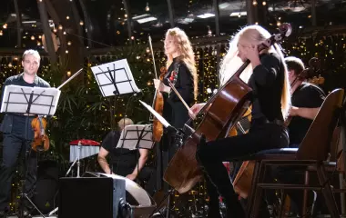 1-1-lyudoviko-einaudi-hightime-orchestra-koncert-v-oranzheree-photos-slider-2